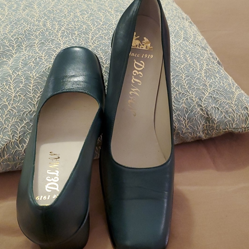 Vintage DELMAN Pumps